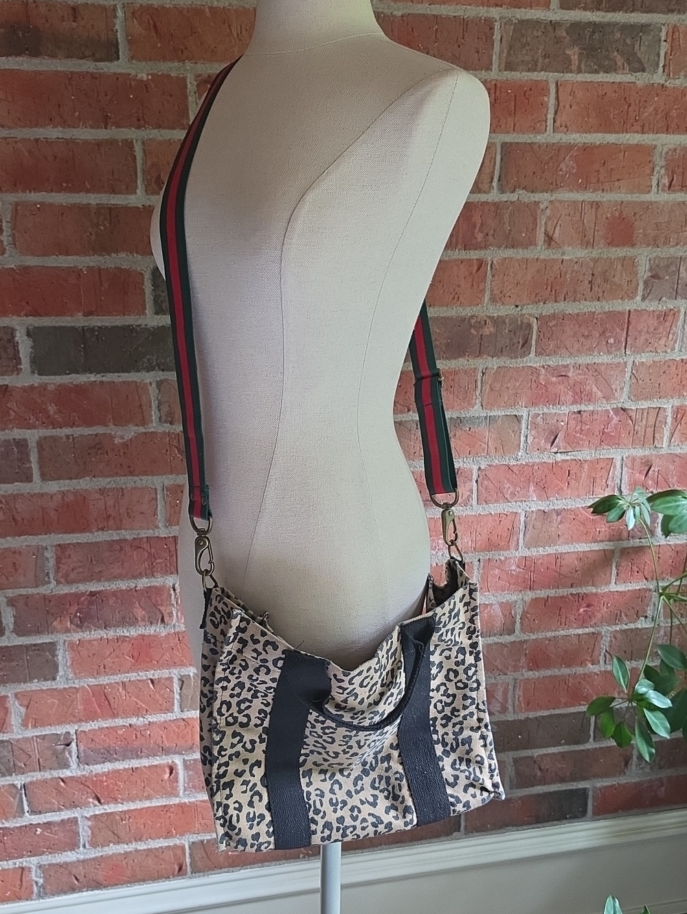 Leopard Print Canvad Tote With Green And Red Stripe Crossbody Strap EUC